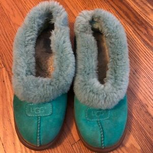 Women’s Authentic UGG slippers